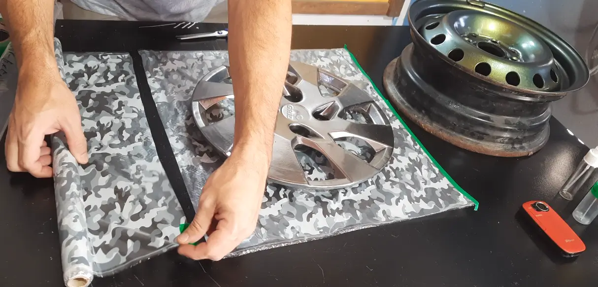 pintura hidrografica em roda de carro